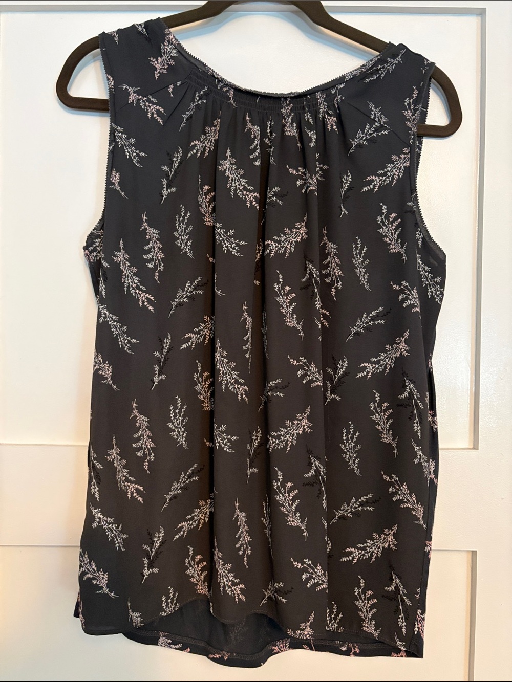 LOFT Black Sleeveless Floral Print Tank Top